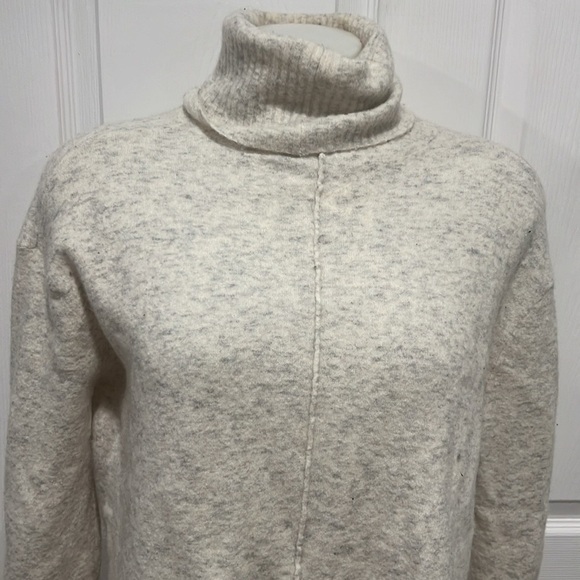 Athleta women’s transit merino wool blend turt sweater size Medium - Picture 4 of 9